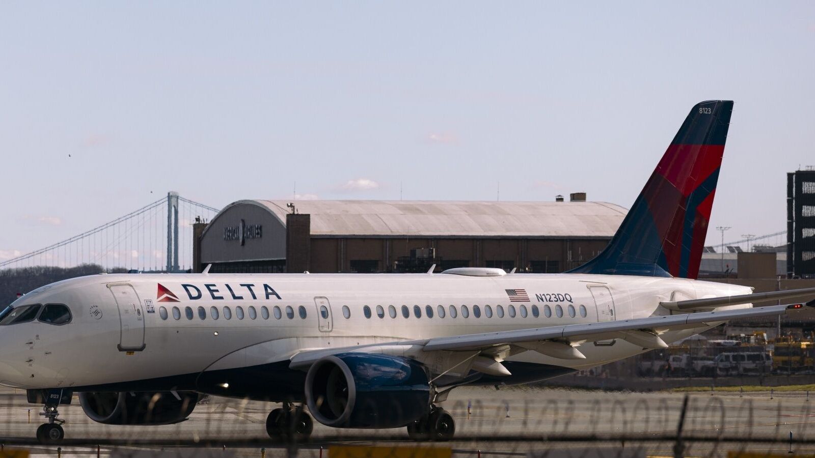 Delta Air Lines stock climbs 4% after strong Q1 earnings, revenue rises 8%