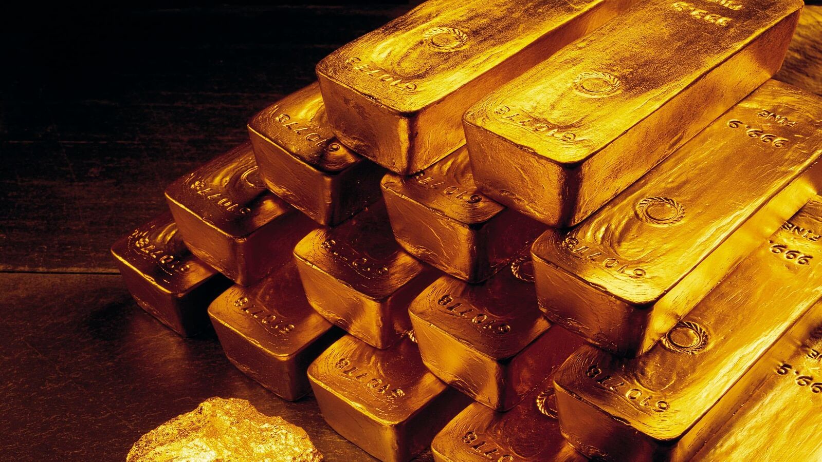 Gold's future hinges on Fed rate cuts and dollar weakening, says Emkay report