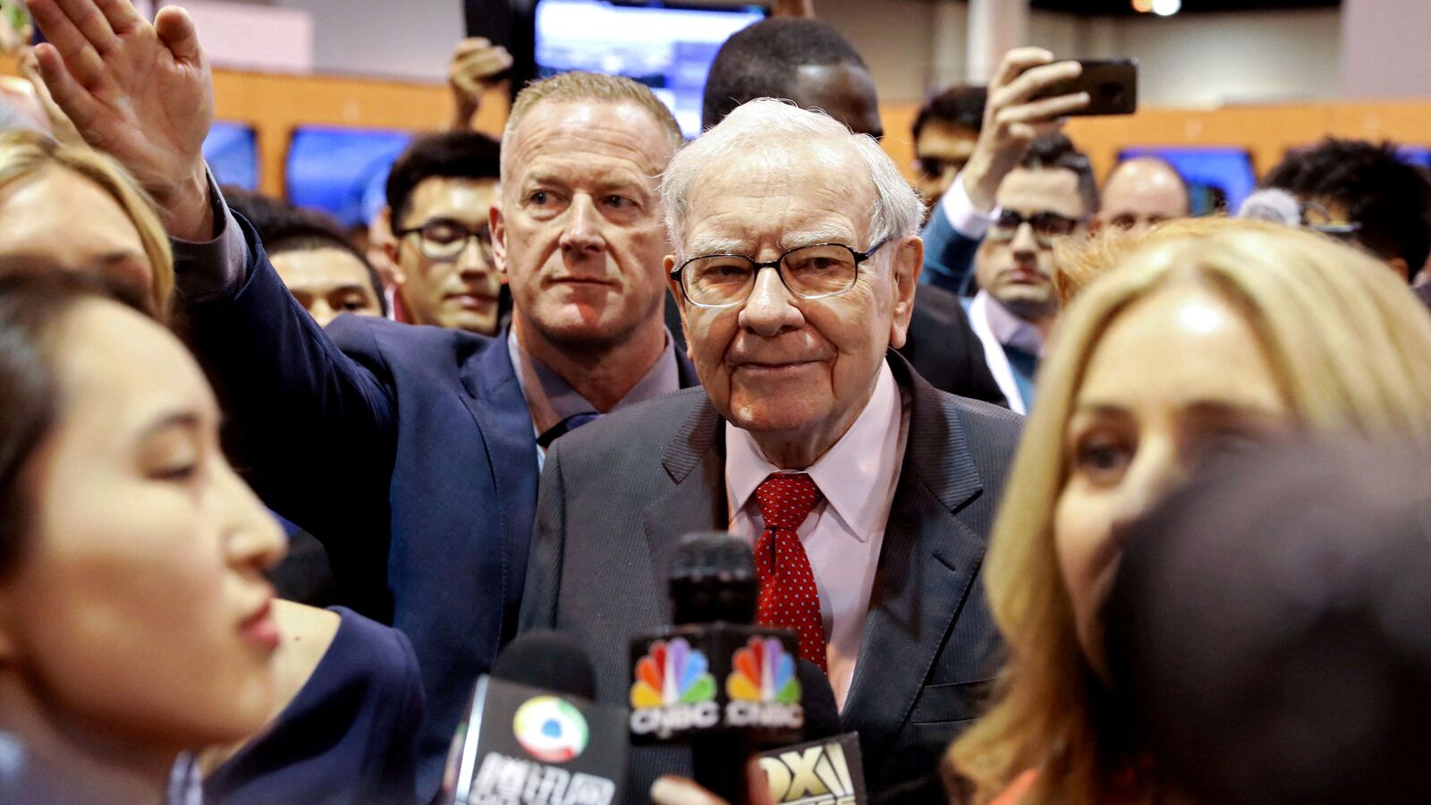 Warren Buffet's Berkshire Hathaway trims Apple stake by 13% in Q1, remains biggest holding worth $135 billion