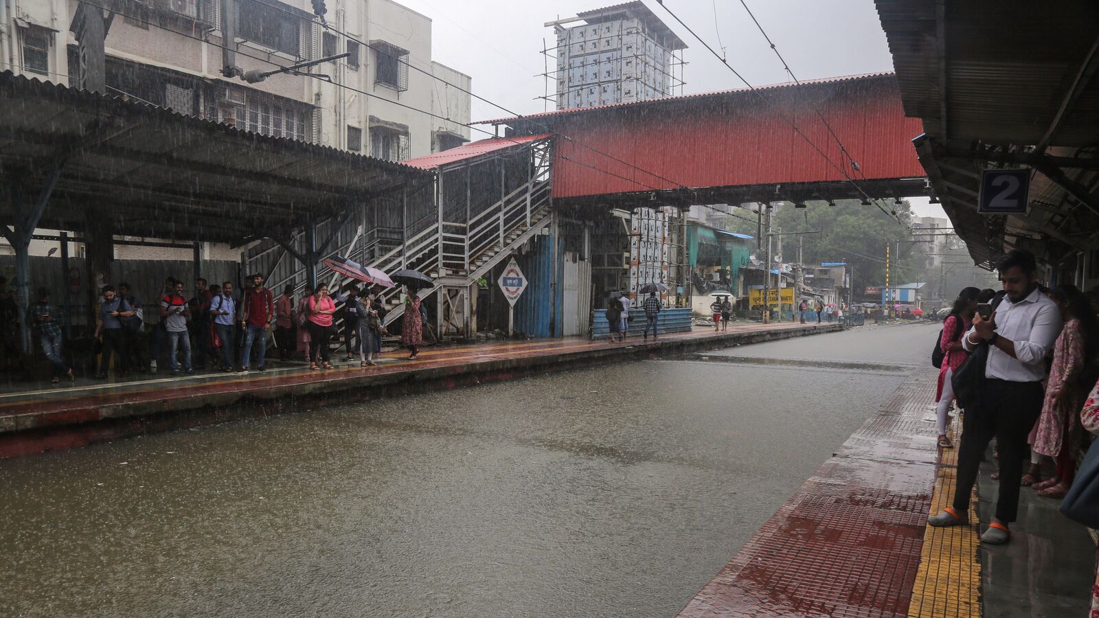 Weather today: IMD issues red alert for Maharashtra's Mumbai, 3 other states for heavy rains, orange alert in 2 others