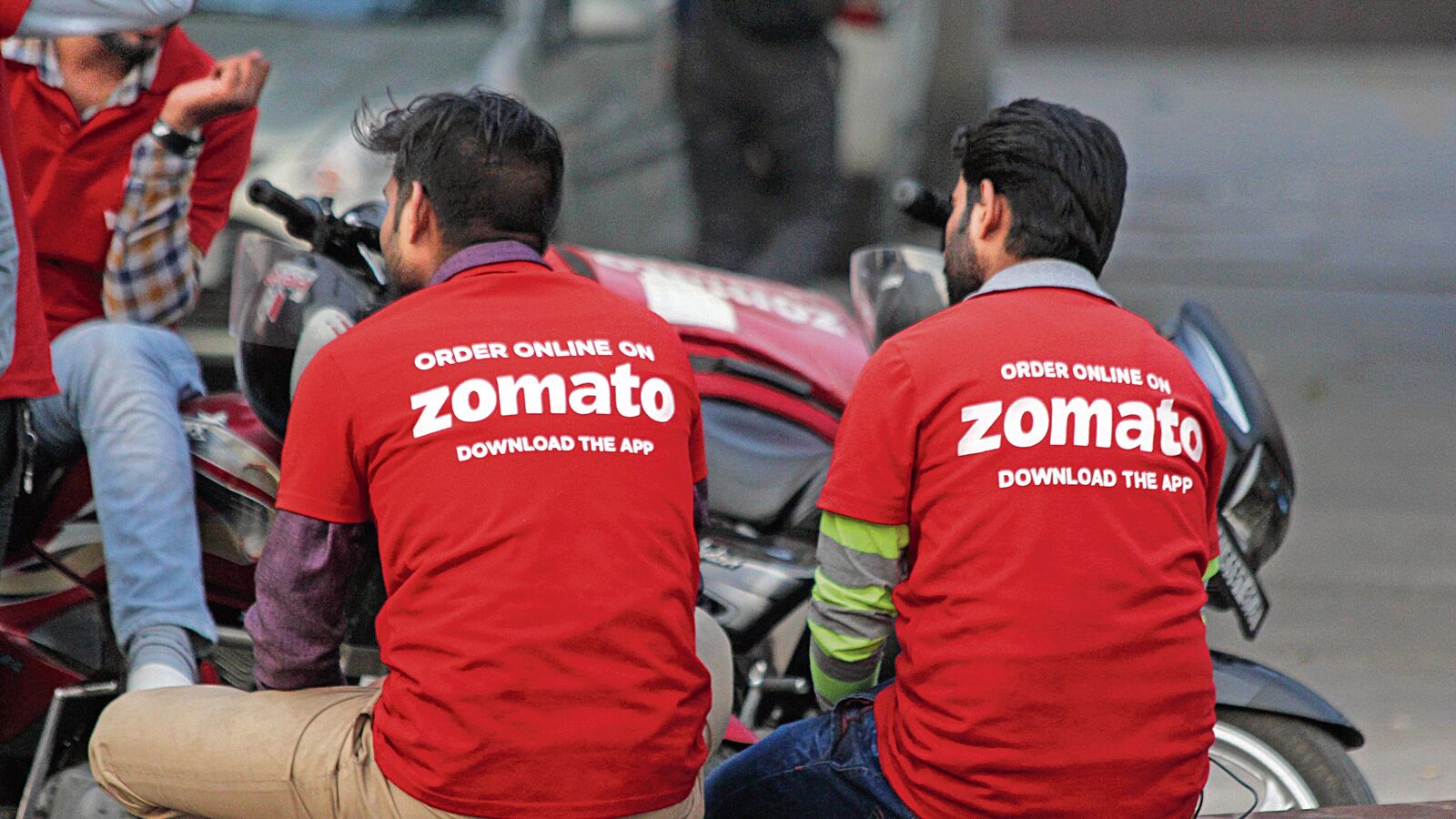 Zomato stock price up 112% in 2024; should investors buy now?