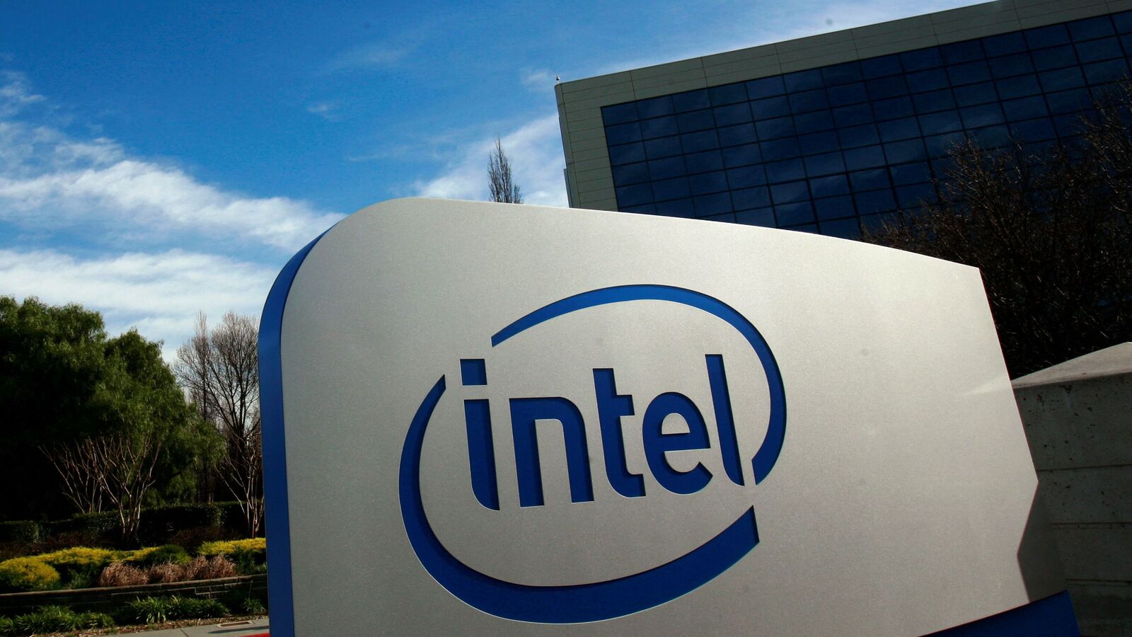 Intel shares soar nearly 8% after multibillion-dollar chip deal with Amazon