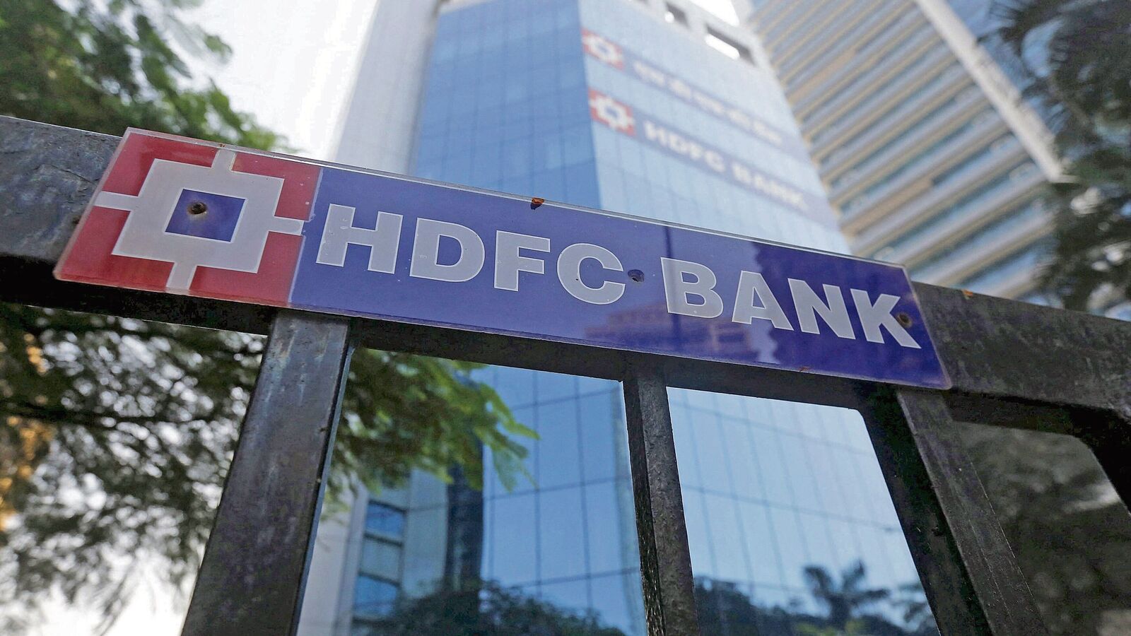 HDFC Bank Update: New reward points rules for these credit cards starting today. Details here